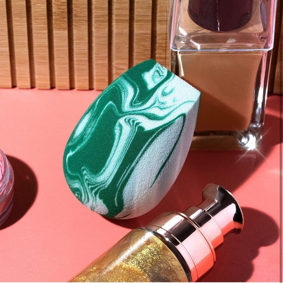 EcoTools Green Makeup Blender - Picture 5 of 7
